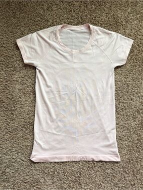 Lululemon Swiftly Tech Short Sleeve Strawberry Milkshake Size 8